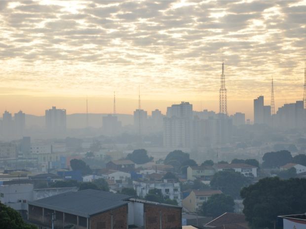 Em Cuiabá, o céu ficou encoberto de fumaça (Foto: Nathalia Lorentz/ G1) Em Cuiabá, o céu ficou encoberto de fumaça (Foto: Nathalia Lorentz/ G1)