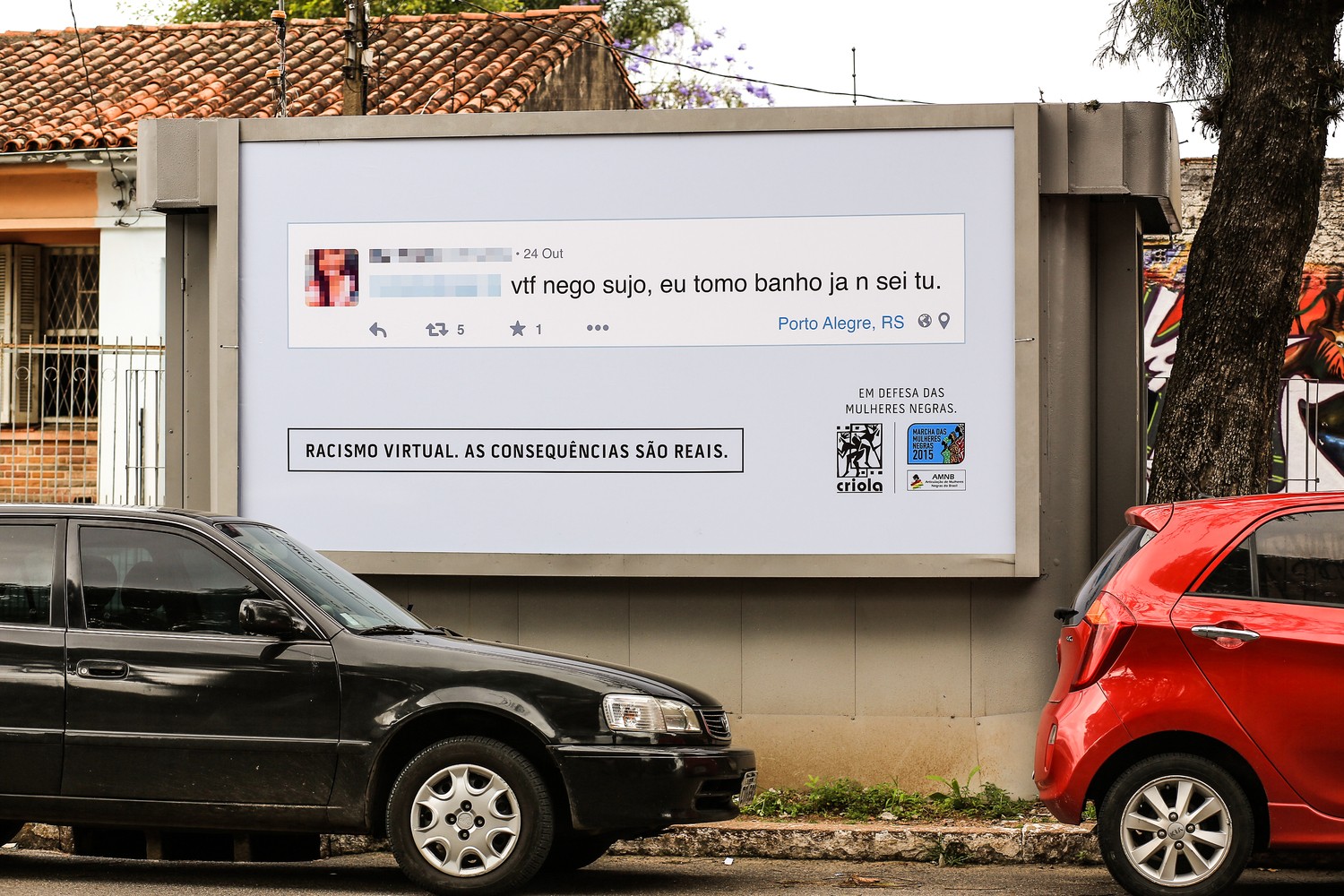 Cartaz colocado por ONG anti-racismo em Porto Alegre, no Rio Grande do Sul (Foto: Racismo Virtual/ Divulgação)