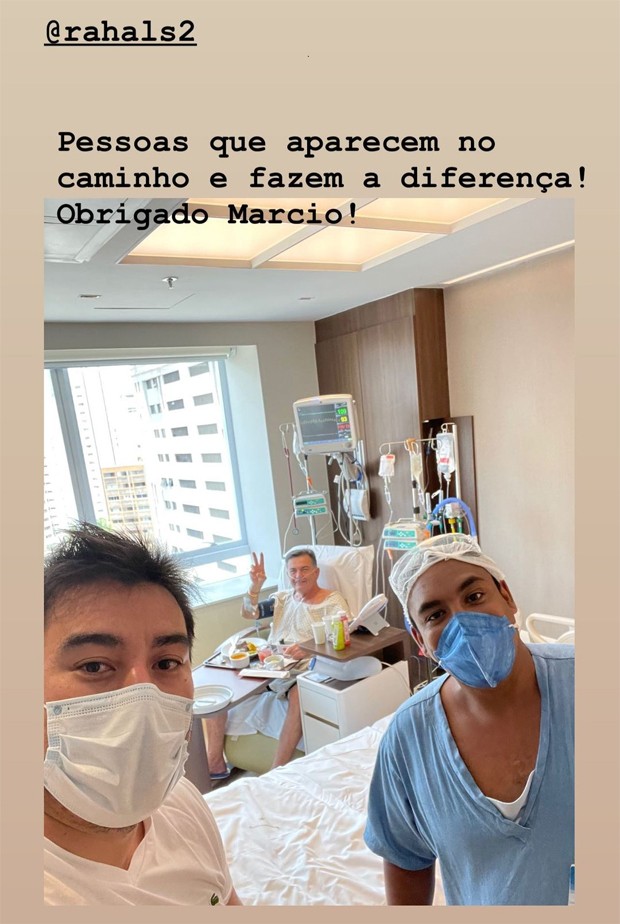 Karin Sato (esq) e o pai, Omar Rahal (ao fundo), hospitalizado com Covid-19 (Foto: Reprodução/Instagram)