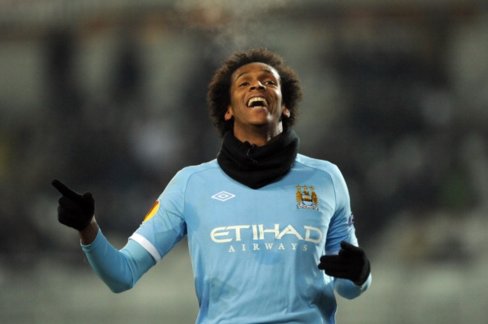 Jô teve rápida passagem pelo Manchester City — Foto: GIUSEPPE CACACE/AFP/Getty Images