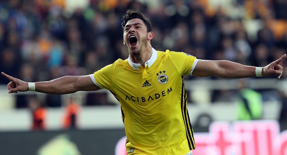 Giuliano jogou a Ãºltima temporada pelo FenerbahÃ§e (Foto: ReproduÃ§Ã£o do Instagram)