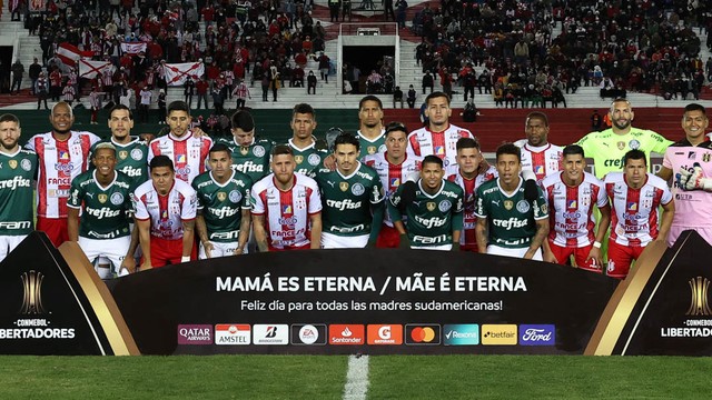 Jogadores de Independiente Petrolero e Palmeiras