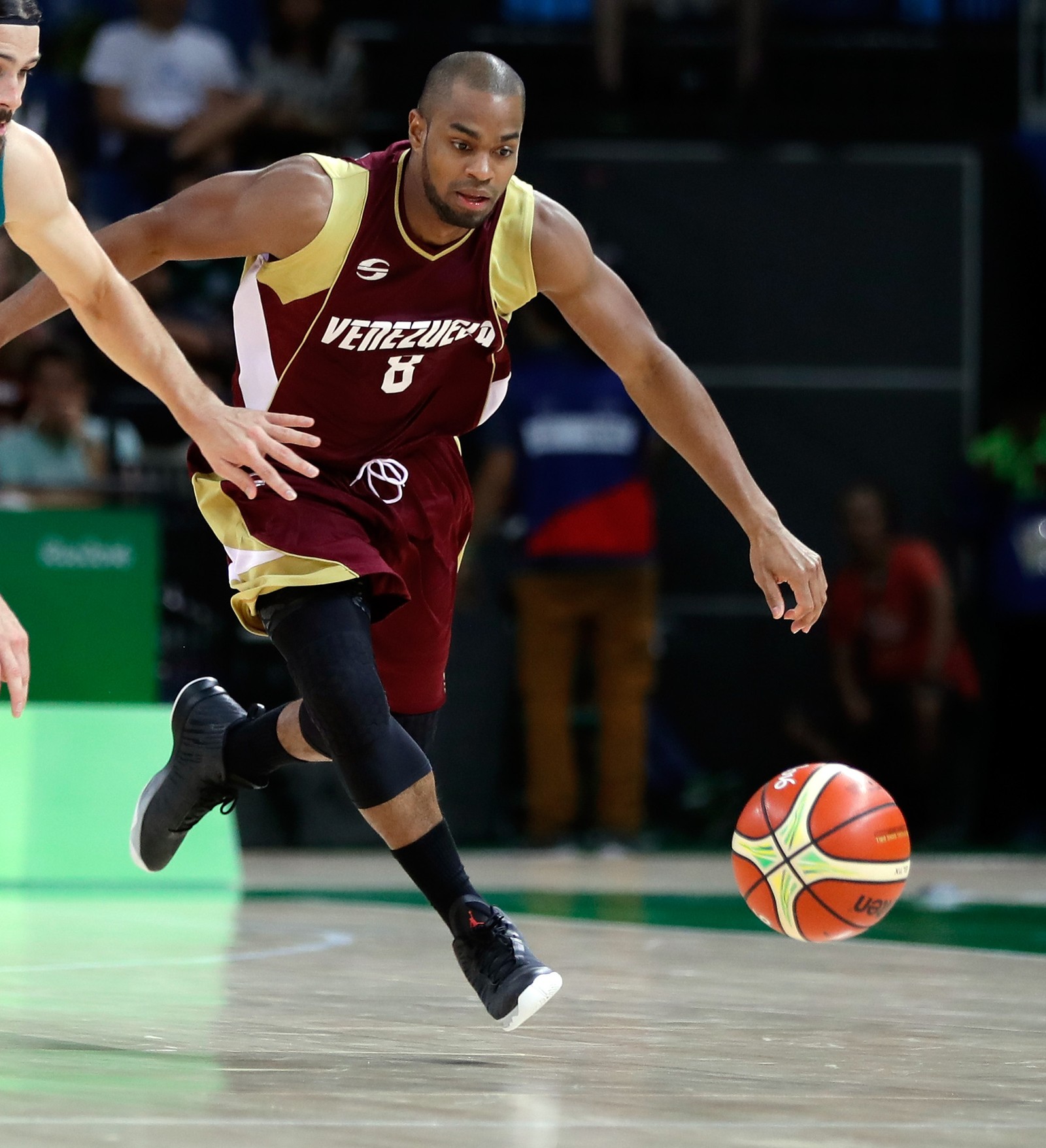 Ex-parceiro de Jimmy Butler é reforço do Flamengo: Honra vestir essas cores