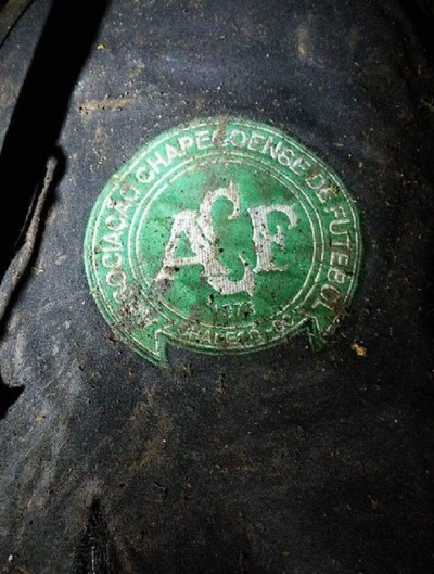 Escudo Chapecoense Acidente (Foto: Reprodução/Twitter)