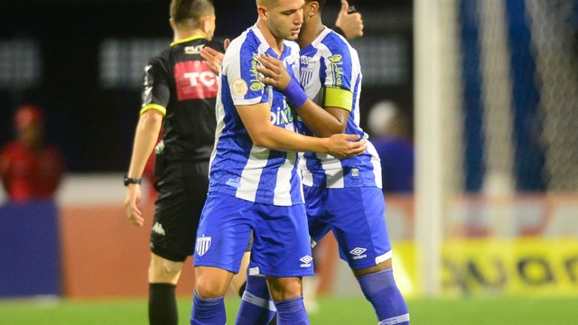 Santos fica só no empate com o Avaí e complica sonho pela vaga na