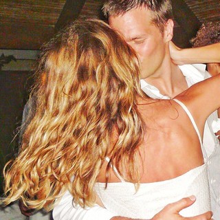 Gisele Bündchen relembrou foto romântica com o maridão Tom Brady