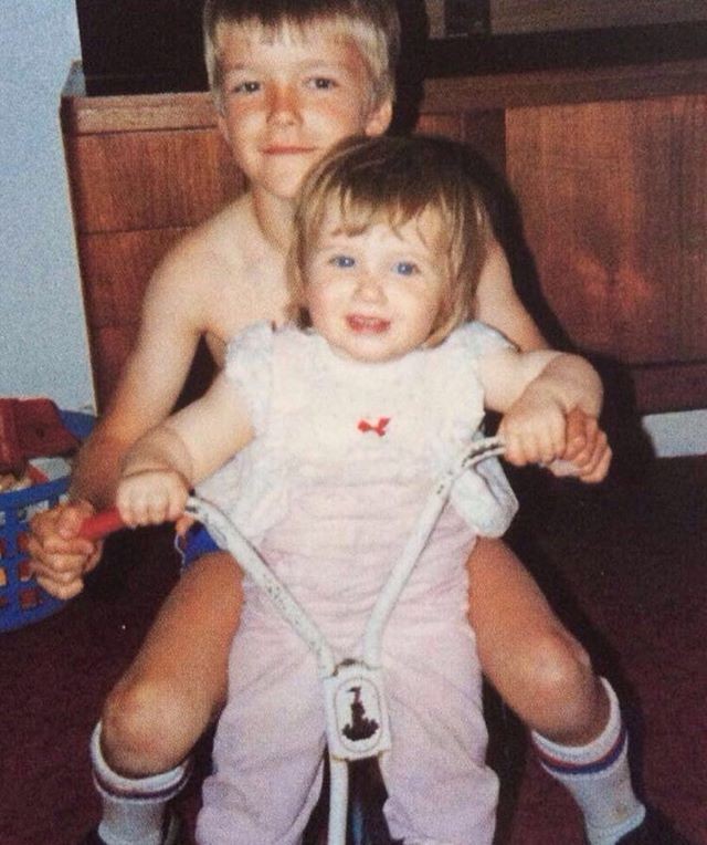 David Beckmann e a irmã quando pequenos (Foto: Reprodução/Instagram)