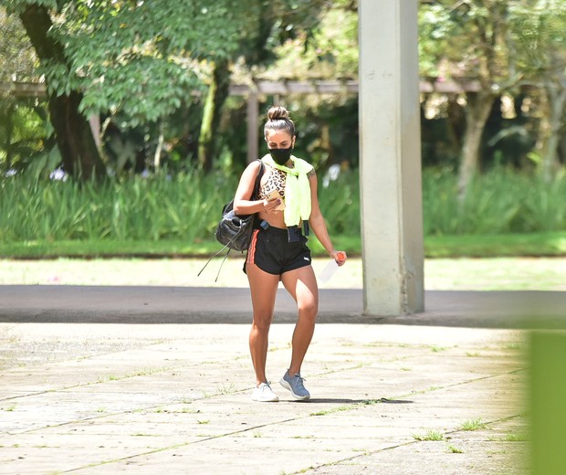 Carol Peixinho treina funcional em Parque Ibirapuera (Foto: Leo Franco / AgNews)