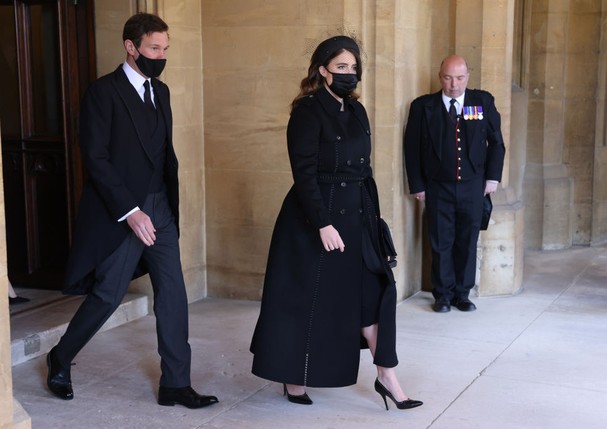 WINDSOR, ENGLAND - APRIL 17: Jack Brooksbank and Princess Eugenie arrive for the funeral of Prince Philip, Duke of Edinburgh at Windsor Castle on April 17, 2021 in Windsor, England. Prince Philip of Greece and Denmark was born 10 June 1921, in Greece. He  (Foto: WPA Pool/Getty Images)