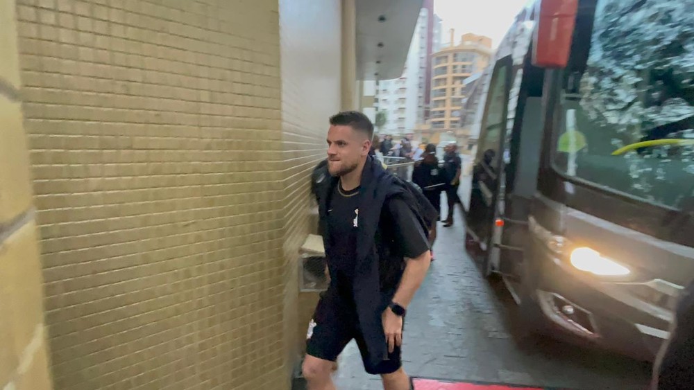 Willian fora e possível retorno de Renato Augusto: veja como foi a chegada do Corinthians em Florianópolis