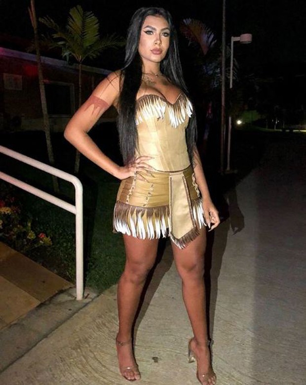 MC Pocahontas vestida de Pocahontas (Foto: Reprodução/Instagram)