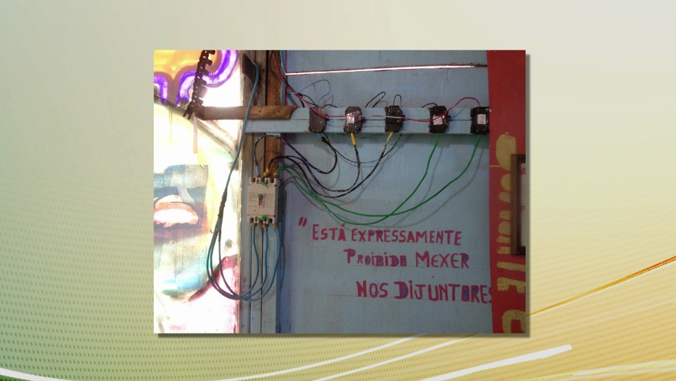 Relatório da Prefeitura encontrou ligações elétricas irregulares no prédio que caiu no Centro de SP (Foto: TV Globo/Reprodução)