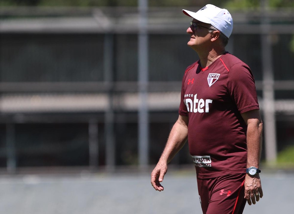 Dorival Júnior comanda o São Paulo há 17 partidas (Foto: Rubens Chiri / site oficial do SPFC)