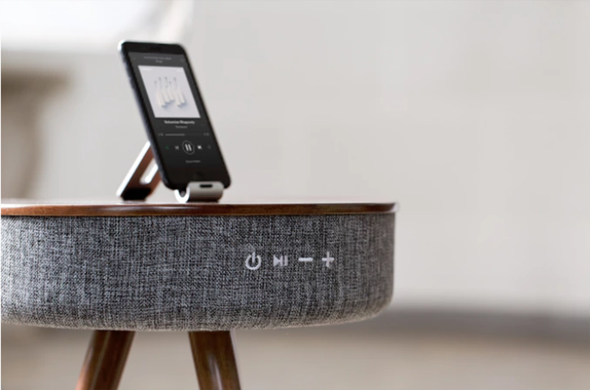 Caixa de som smart tem design que se integra aos móveis da casa