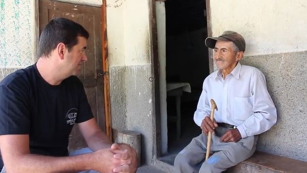 Família criou um aplicativo para ajudar idosos e familiares — Foto: Reprodução/ NSC TV
