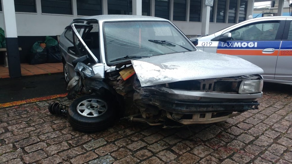 Motoristas sem habilitação se envolvem em acidente e 