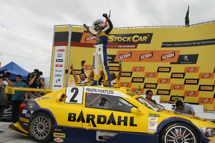 Rafa Matos comemora primeira vitória na Stock Car, na etapa de Santa Cruz do Sul (Foto: Vanderley Soares / Divulgação)