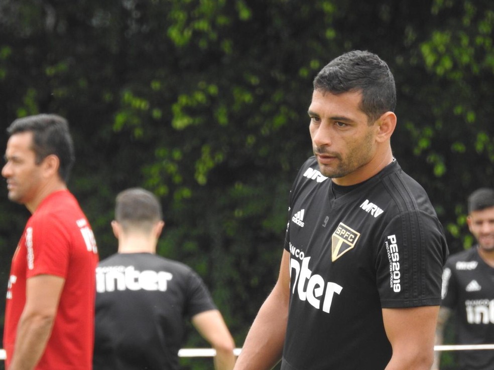 Diego Souza explica o que mudou com Gonzalo Carneiro no São Paulo: "São dois atacantes" — Foto: Marcelo Hazan