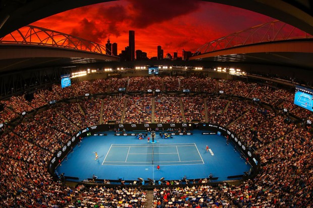 MELBOURNE, AUSTRALIA - JANUARY 18:  A general view of Rod Laver Arena at sunset in the third round match between Alex De Minaur of Australia and Rafael Nadal of Spain during day five of the 2019 Australian Open at Melbourne Park on January 18, 2019 in Mel (Foto: Getty Images)