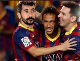Em um mês, Douglas vira o jogo e vai de corneteado a meme na internet