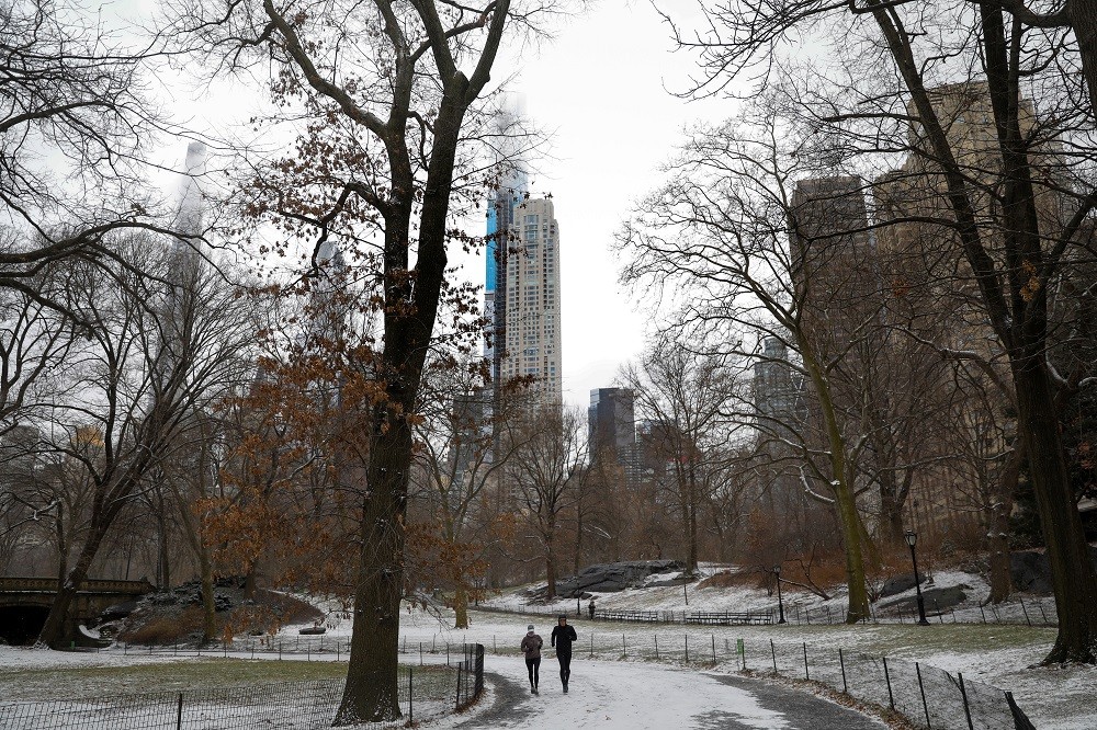 Onda de frio chega a Nova York e congela fontes da cidade; veja vídeo thumbnail