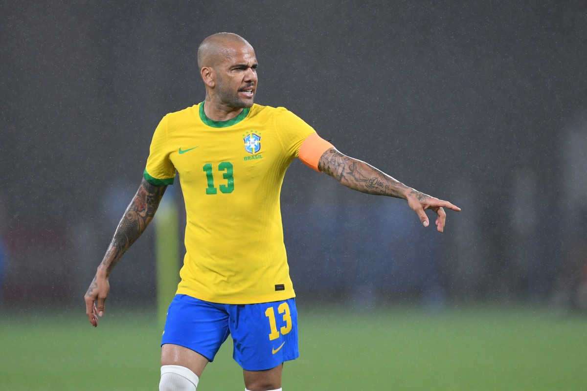 Daniel Alves na Seleção: trajetória tem corte em Copa do Mundo, ouro  olímpico e títulos | seleção brasileira | ge