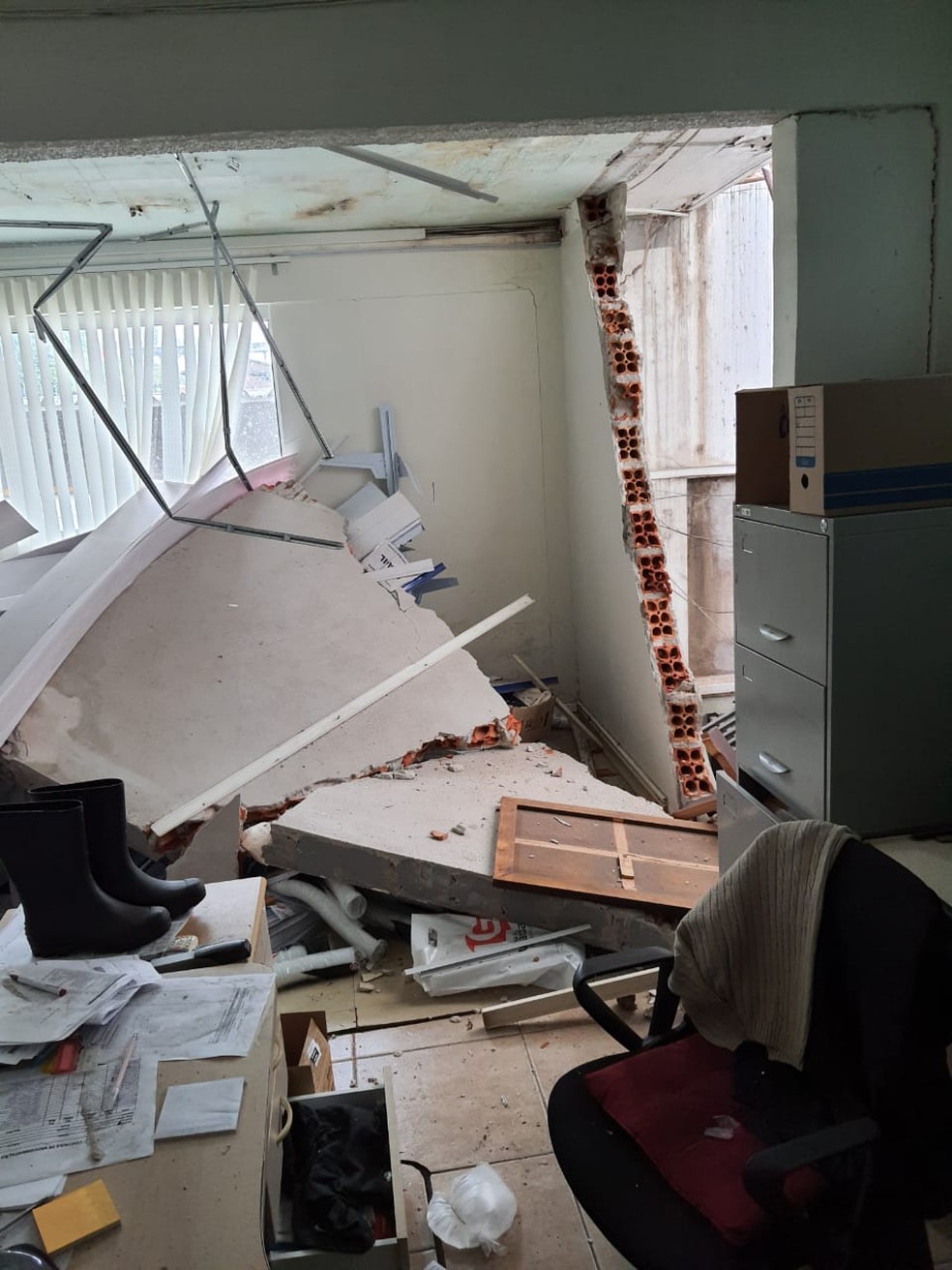 Parede de hotel se quebra após explosão em Florianópolis — Foto: CBMSC/Divulgação