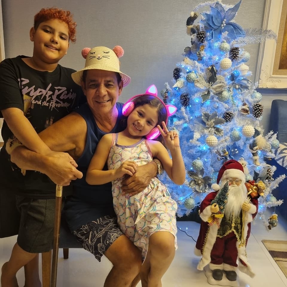 Zeca Pagodinho posa com os netos e se derrete (Foto: Reprodução/ Instagram)
