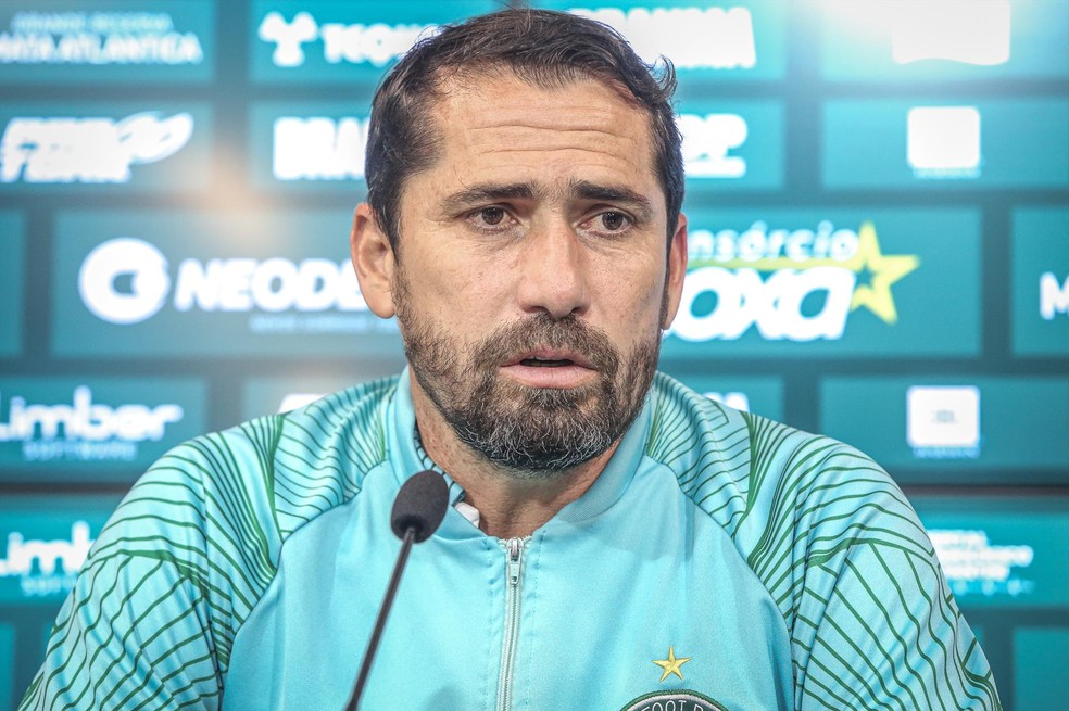 Gustavo Morínigo, em entrevista coletiva — Foto: Coritiba