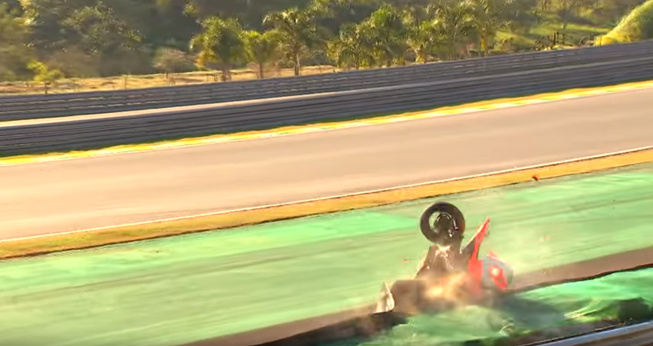 Piloto morre em cirurgia após batida em categoria da SuperBike em Interlagos
