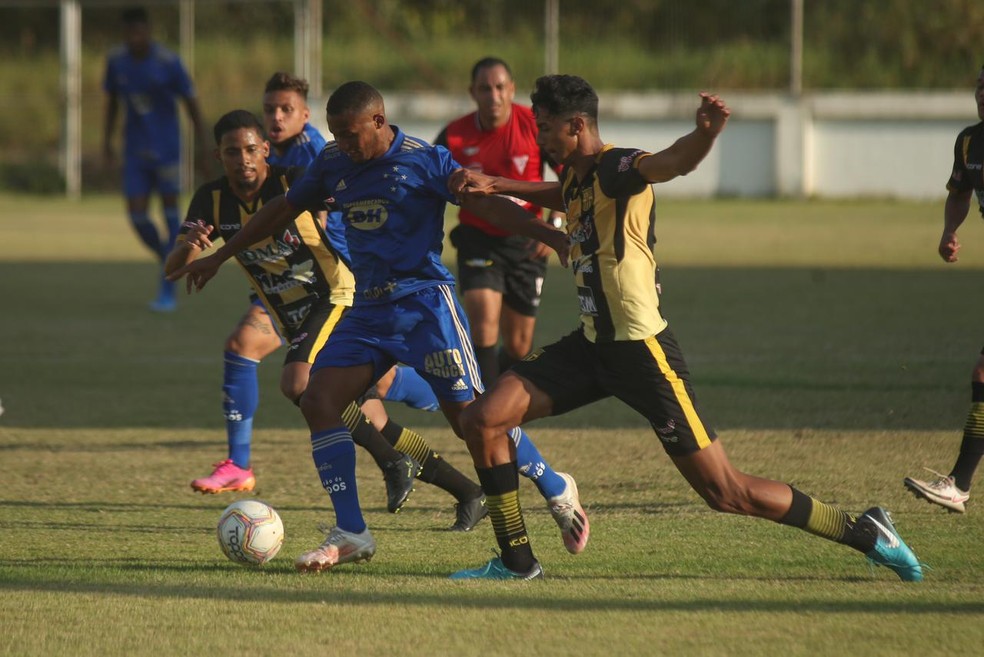 Cruzeiro buscou empate na Arena do Calçado, em Nova Serrana — Foto: Tiago Trindade