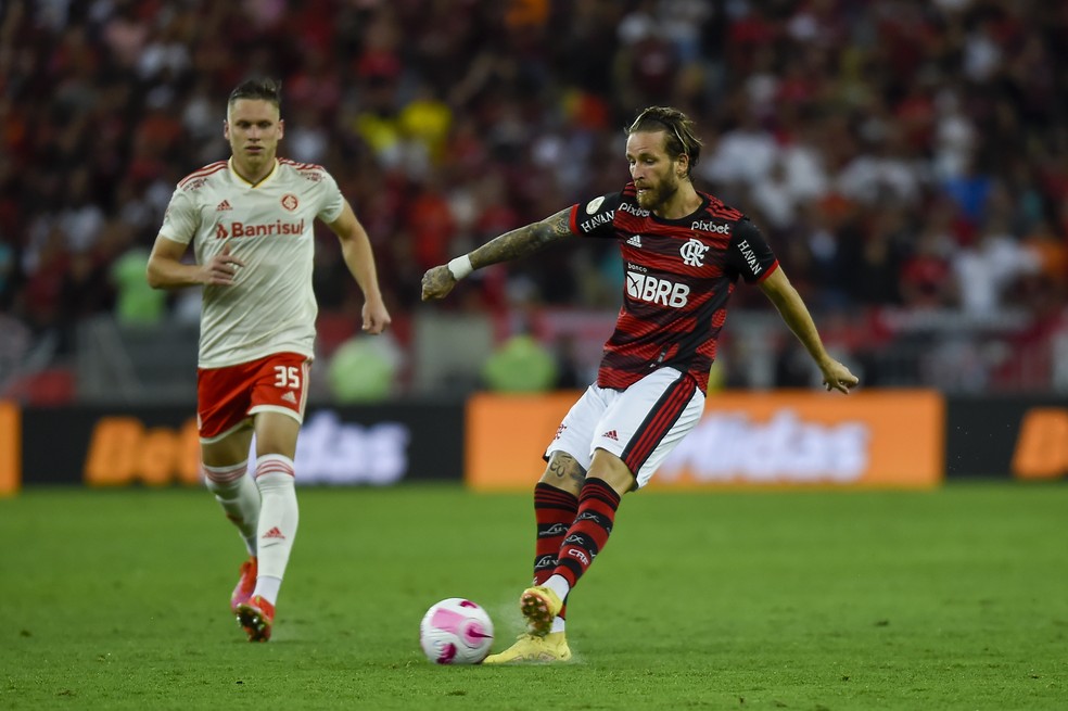 L&eacute;o Pereira foi o melhor do Flamengo contra o Internacional &mdash; Foto: Marcelo Cortes/Flamengo