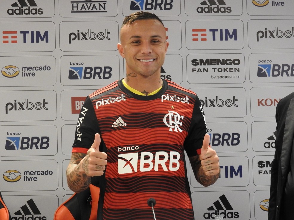 Everton Cebolinha no Flamengo — Foto: Fred Gomes / ge