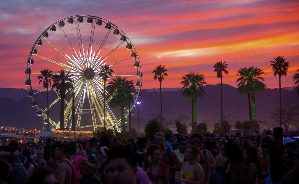 Festival Coachella foi cancelado em 2020 por conta do coronavírus; foto de 2018 mostra público e roda gigante do festival na Califórnia — Foto: Amy Harris/AP