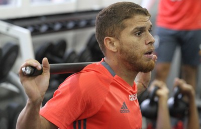 Com Arão suspenso, Cuéllar tem chance de recuperar espaço no Fla