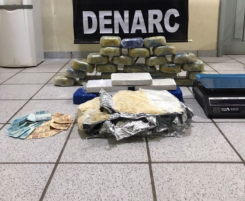 Casal estava com quase 33 quilos de cocaína — Foto: Arquivo/Polícia Civil