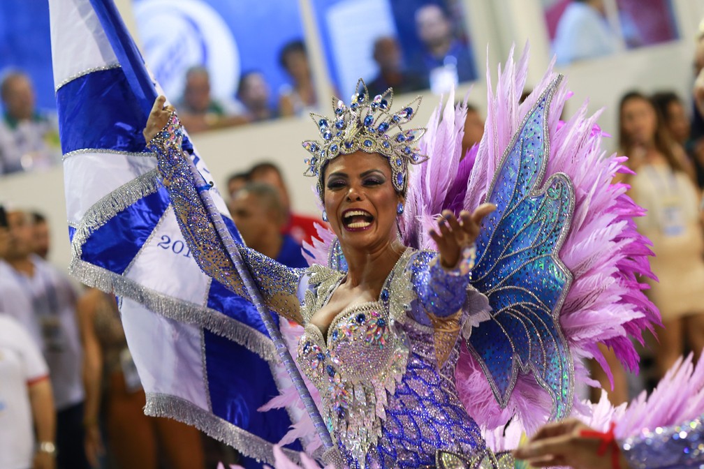 Selminha Sorriso, porta-bandeira da Beija-Flor â€” Foto: Rodrigo Gorosito/G1