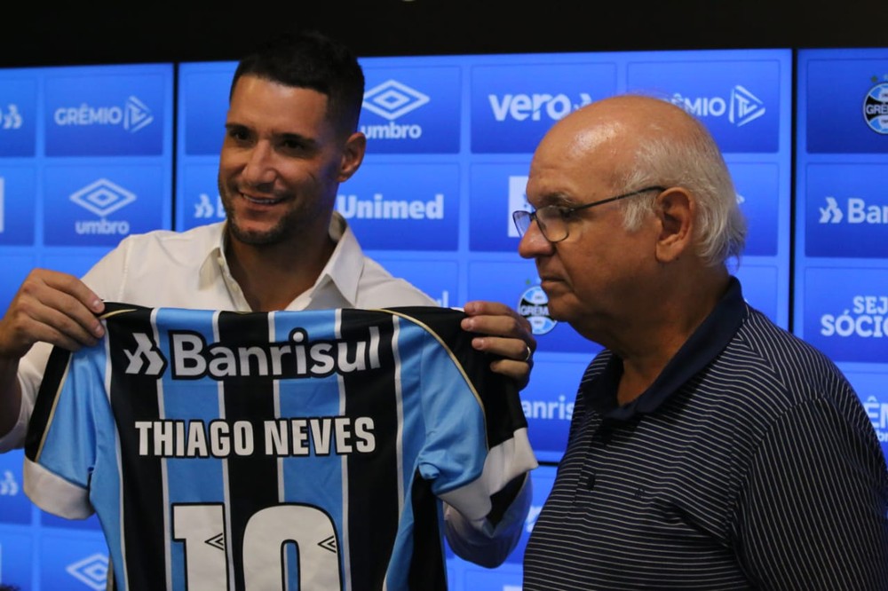 Apresentados no Grêmio, Thiago Neves e Diego Souza prometem responder a críticas em campo
