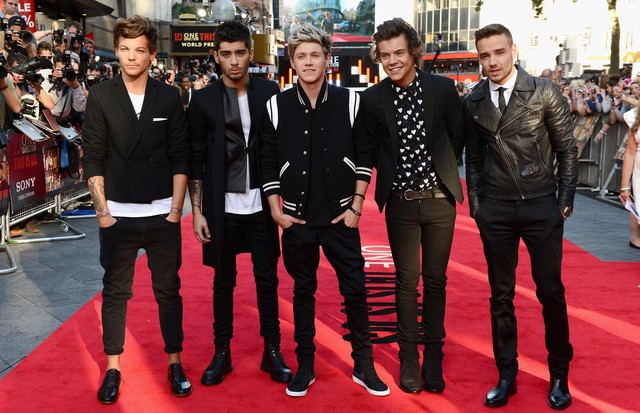 2013: Zayn Malik exibe silhueta sequinha com os colegas do One Direction (Foto: Getty Images)