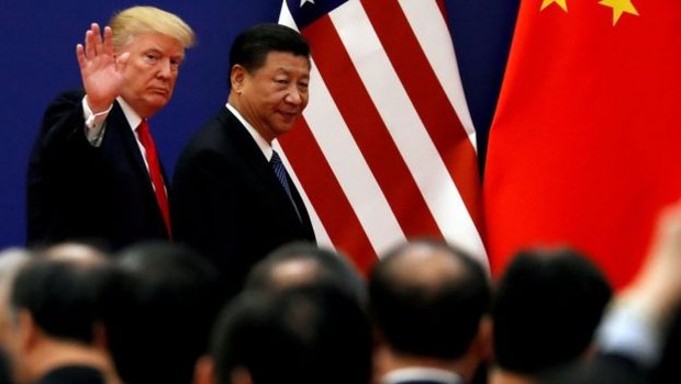 Trump e Xi Jinping chegaram a falar de um acordo que previa o compromisso chinês de comprar produtos agrícolas americanos, o que prejudicaria o comércio brasileiro (Foto: DAMIR SAGOLJ/REUTERS, via BBC News Brasil)