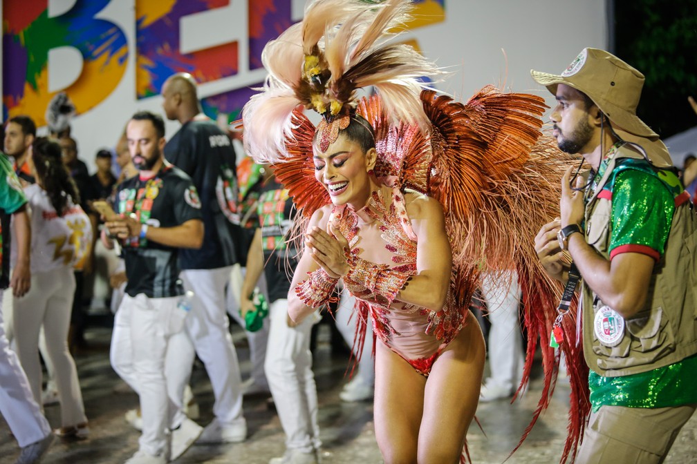 Juliana Paes, rainha de bateria da Grande Rio â€” Foto: Marcos Serra Lima/G1