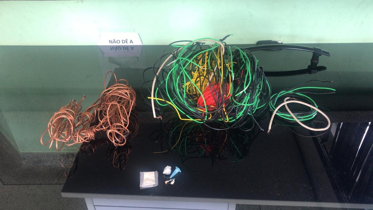 Recentemente Foram Obtidos Os Fios De Cobre - LIBRAIN