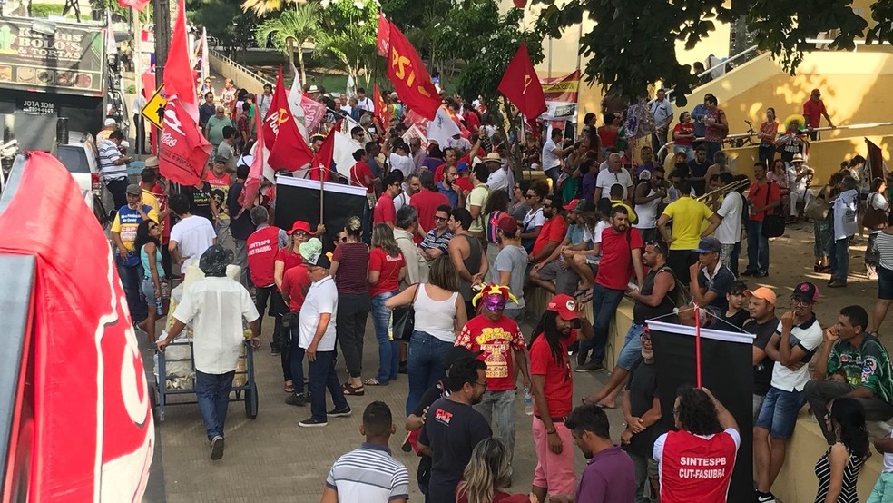 Protesto teve concentração no Lyceu Paraibano, em João Pessoa (Foto: Walter Paparazzo/G1)