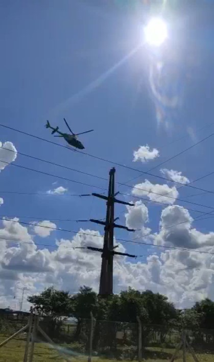Concessionária utiliza helicóptero para inspecionar linhas de alta tensão na região de Presidente Prudente
