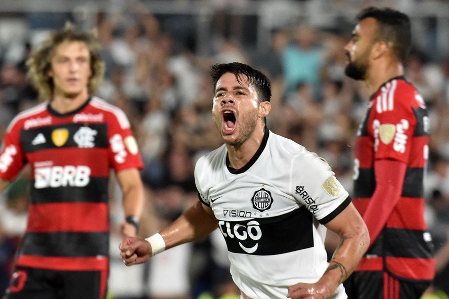 Flamengo teve vários erros defensivos no jogo