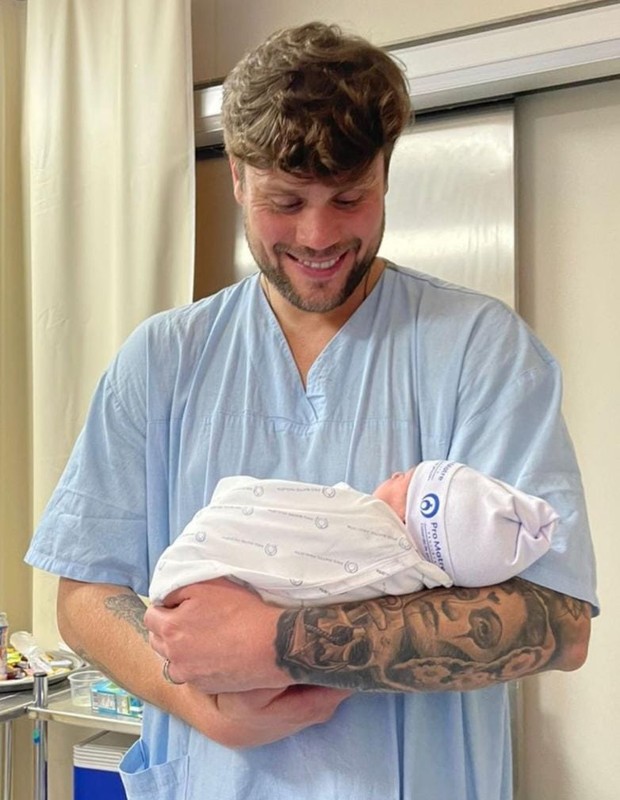 Breno Simões e o filho Theo (Foto: @studio_thalitacstanha)