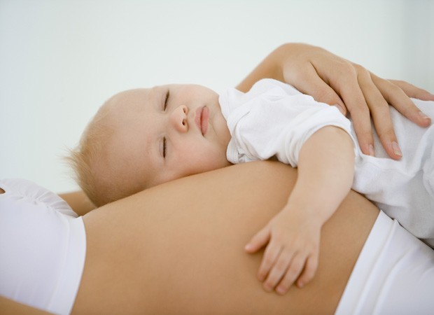 Mãe grávida com filho (Foto: Thinkstock)