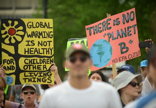 Protesto neste sábado contra políticas ambientais de Trump (Foto: Astrid Riecken/Getty Images)