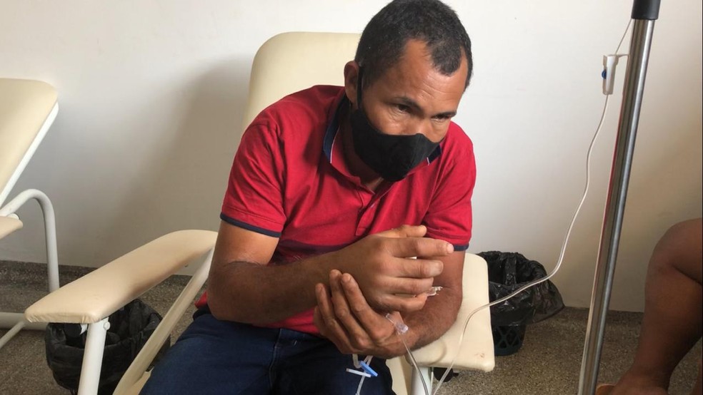Eliseu dos Santos deu entrada em hospital após ser picado por jararaca em Vilhena — Foto: Rede Amazônica/Reprodução