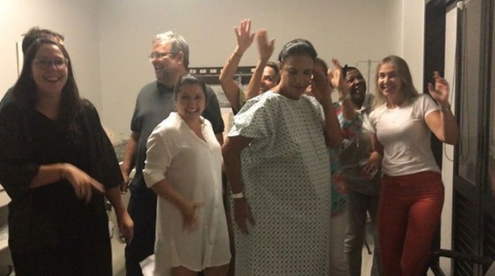 Ivete aparece dançando em vídeo feito na maternidade antes do nascimento das gêmeas. (Foto: Reprodução/Twitter)